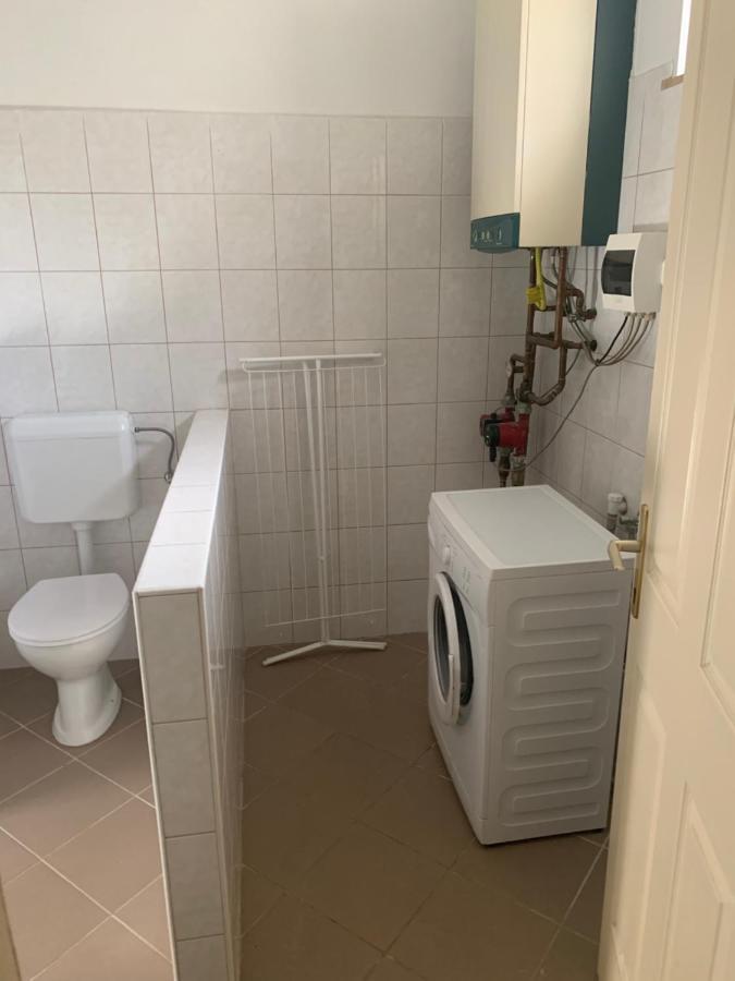 Ica Vendeghaz Apartment Sutto Екстериор снимка