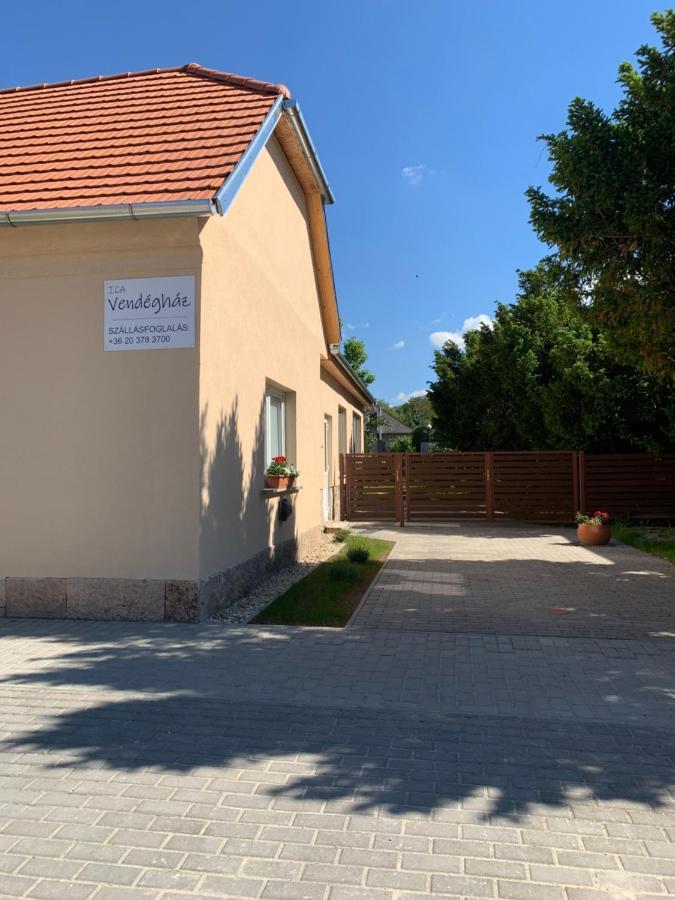 Ica Vendeghaz Apartment Sutto Екстериор снимка