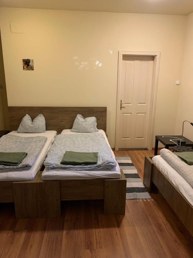 Ica Vendeghaz Apartment Sutto Екстериор снимка