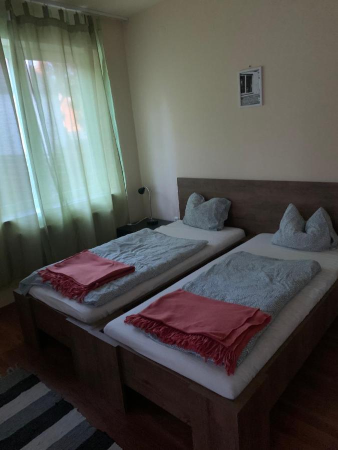 Ica Vendeghaz Apartment Sutto Екстериор снимка